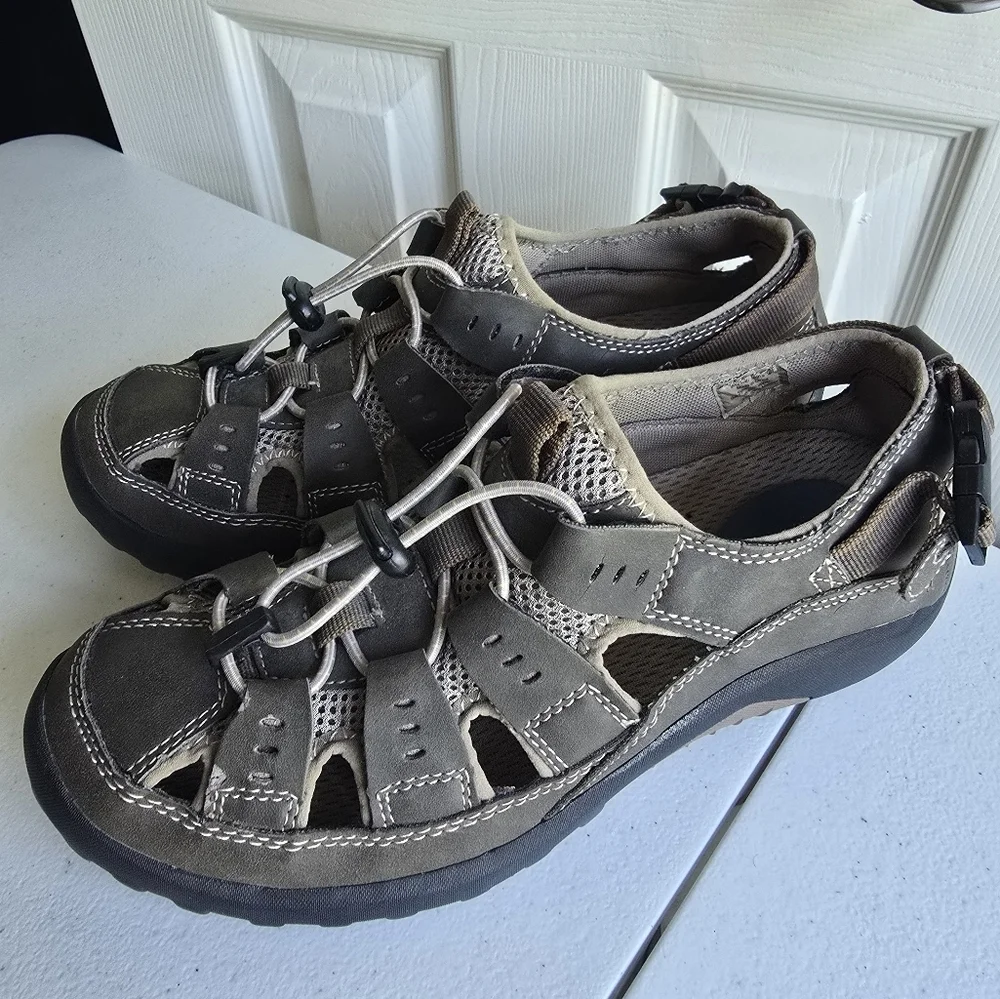 Dockers this listing